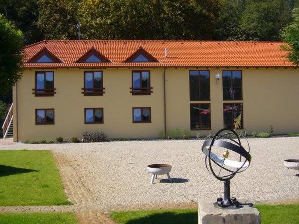 Hotel Marina Vltava à Nelahozeves Extérieur photo