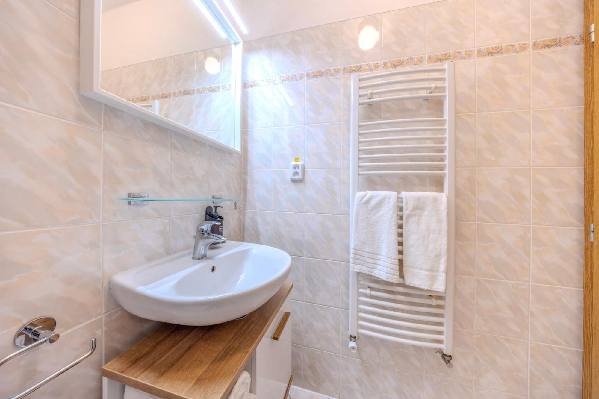 Hotel Marina Vltava à Nelahozeves Extérieur photo