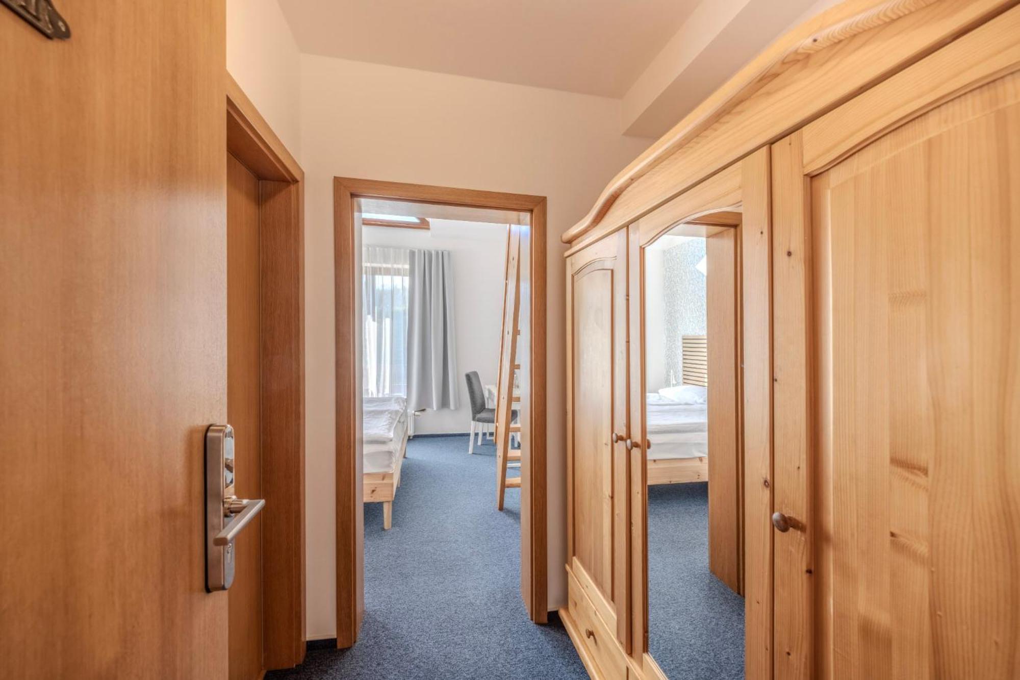Hotel Marina Vltava à Nelahozeves Extérieur photo