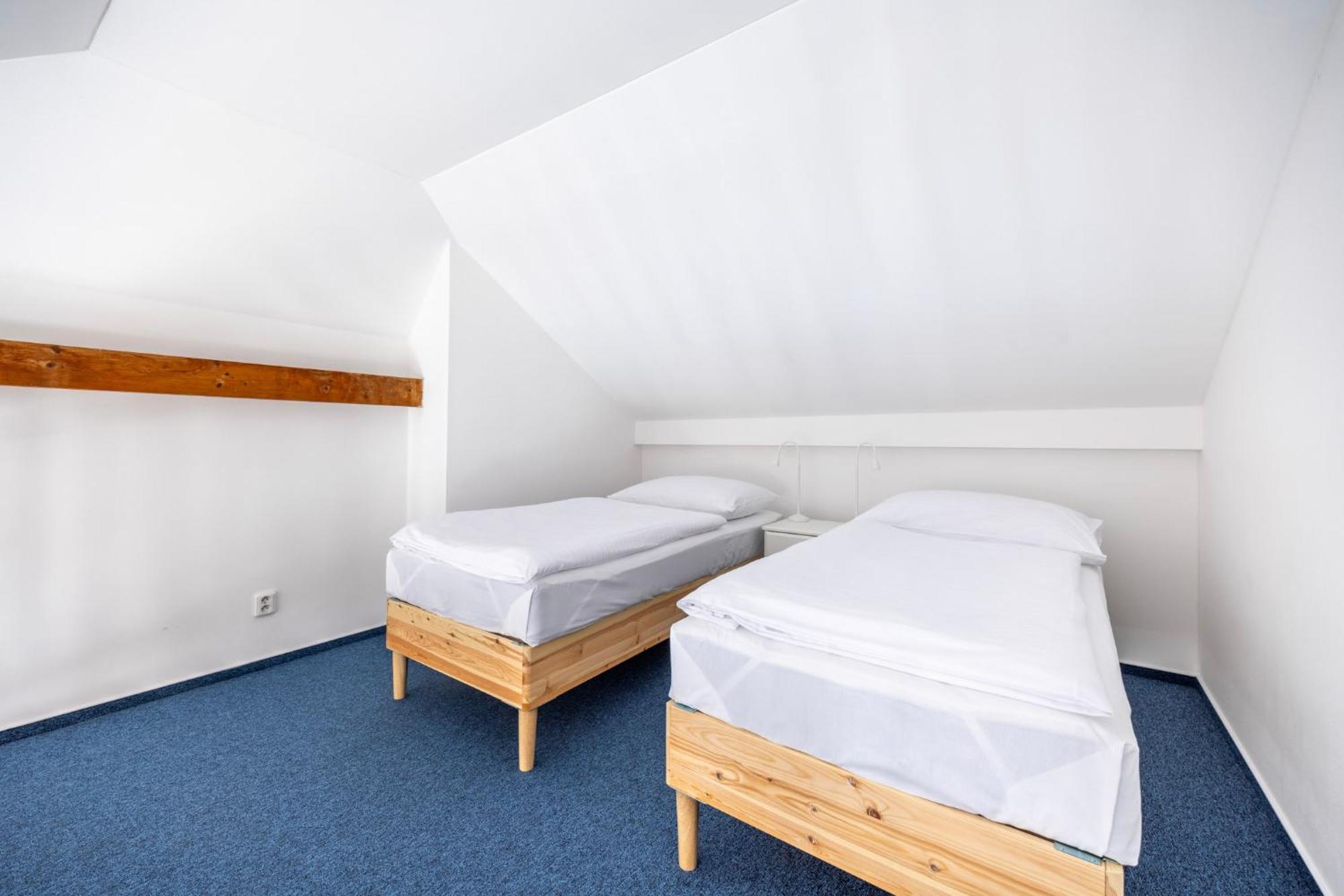 Hotel Marina Vltava à Nelahozeves Extérieur photo