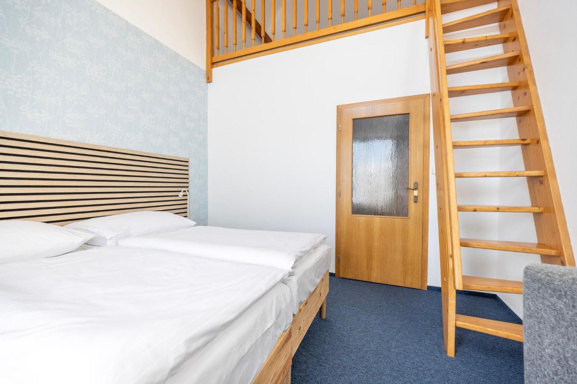 Hotel Marina Vltava à Nelahozeves Extérieur photo